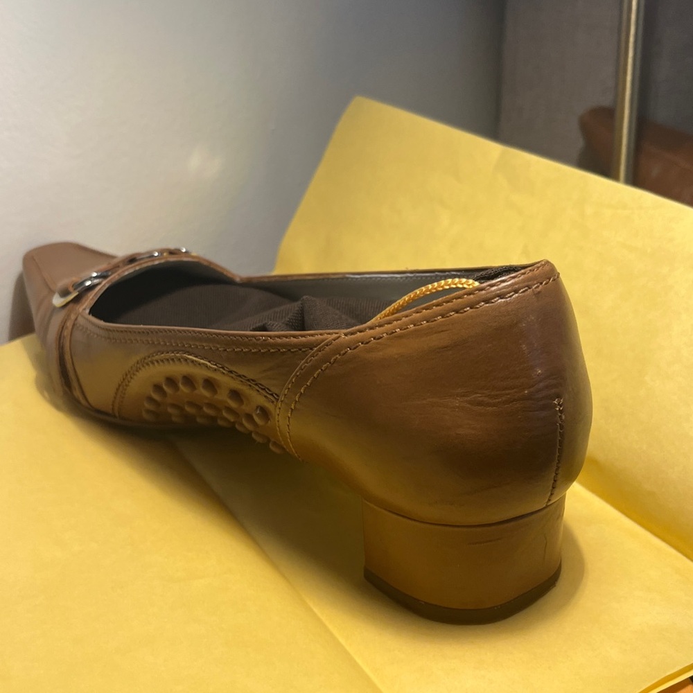 Tod's Tan Leather Loafers with Buckle - Picture 8 of 9